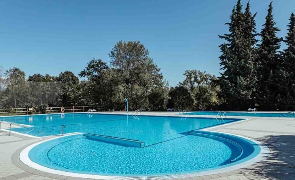 Campig avec piscine sur le Lac de Garde Campig avec piscine sur le Lac de Garde
