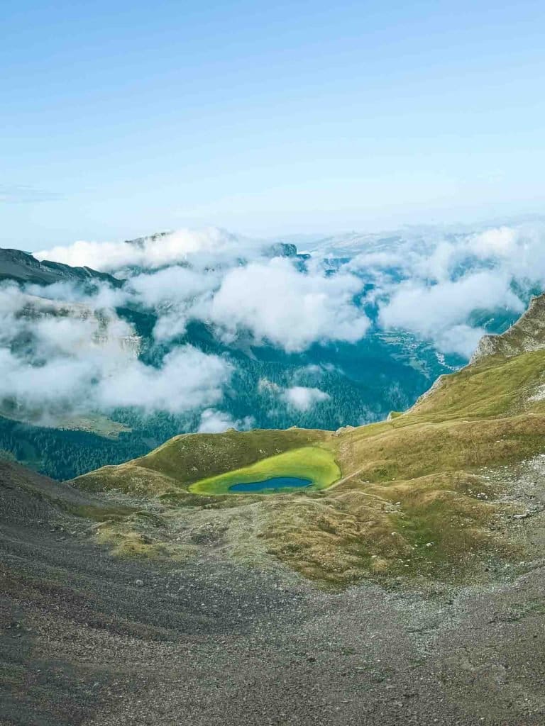 Lac du Lauzon dans la Drôme à proximité du camping Champ la Chèvre